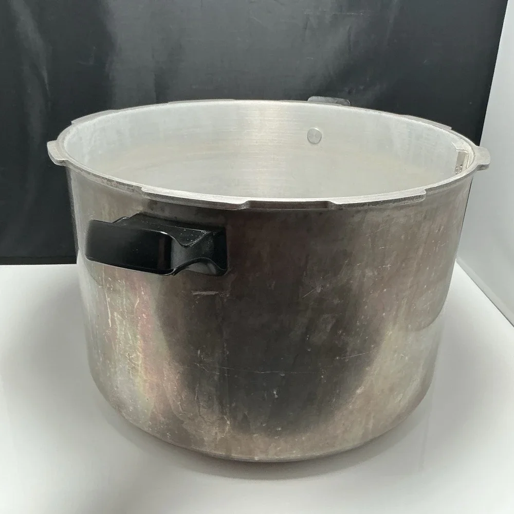 Presto 16 Qt Aluminum Pressure Cooker Canner 0174510 w Regulator and Trivet 409A